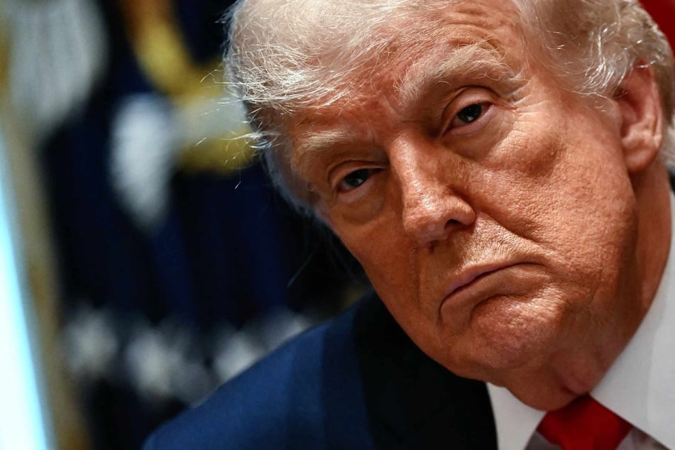 Trump floats the idea of putting his face on US money