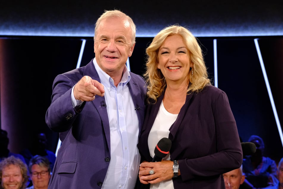 Bettina Tietjen (65, r.) und Hubertus Meyer-Burckhardt (68) moderieren am Freitagabend die "NDR Talk Show".