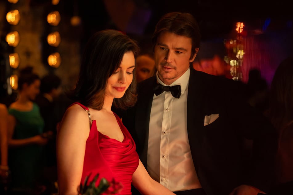 Anne Hathaway und Josh Hartnett in einer Szene aus "Verity - Dunkle Geheimnisse".