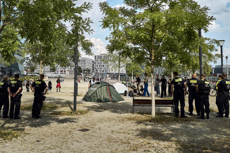 Das Gaza-Protestcamp vor dem Bundeskanzleramt in Berlin war zu laut und musste weichen.