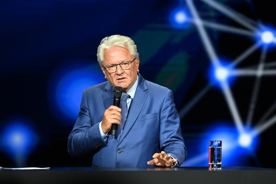 Rheinmetall-Chef Armin Papperger (63) zeigt sich mit dem neuesten Deal mit der Bundeswehr zufrieden.