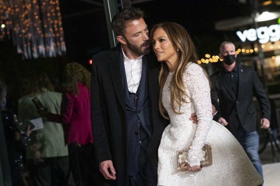 Jennifer Lopez (r.) honored Ben Affleck in two loving tributes for Father's Day.