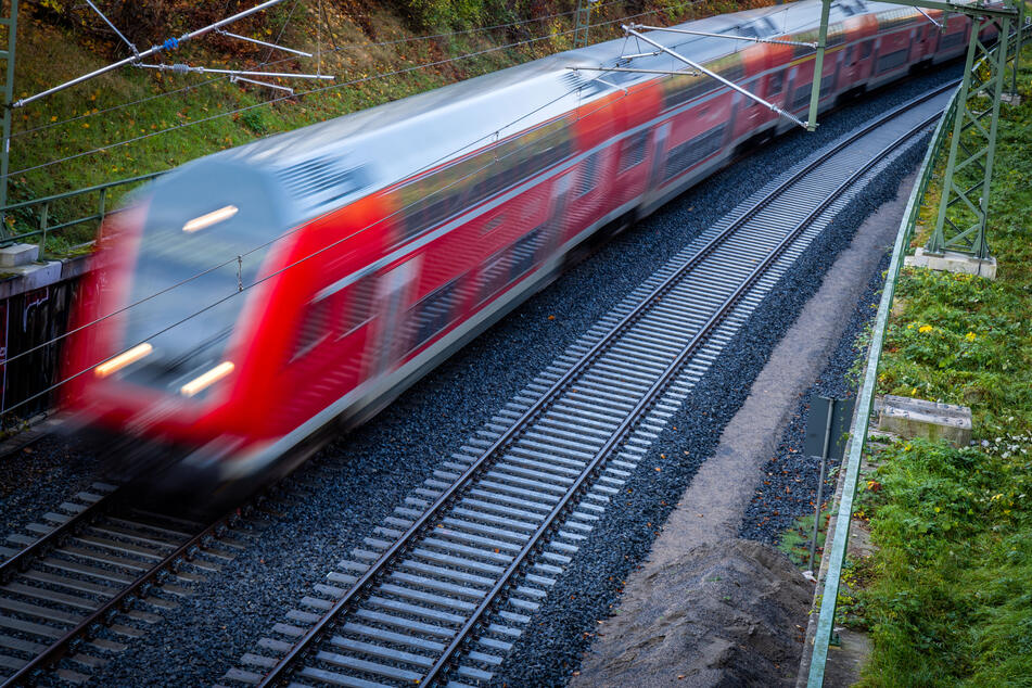 Wegen Bauarbeiten ist die wichtige Bahnstrecke zwischen Essen und Duisburg bis Ende der Osterferien gesperrt.