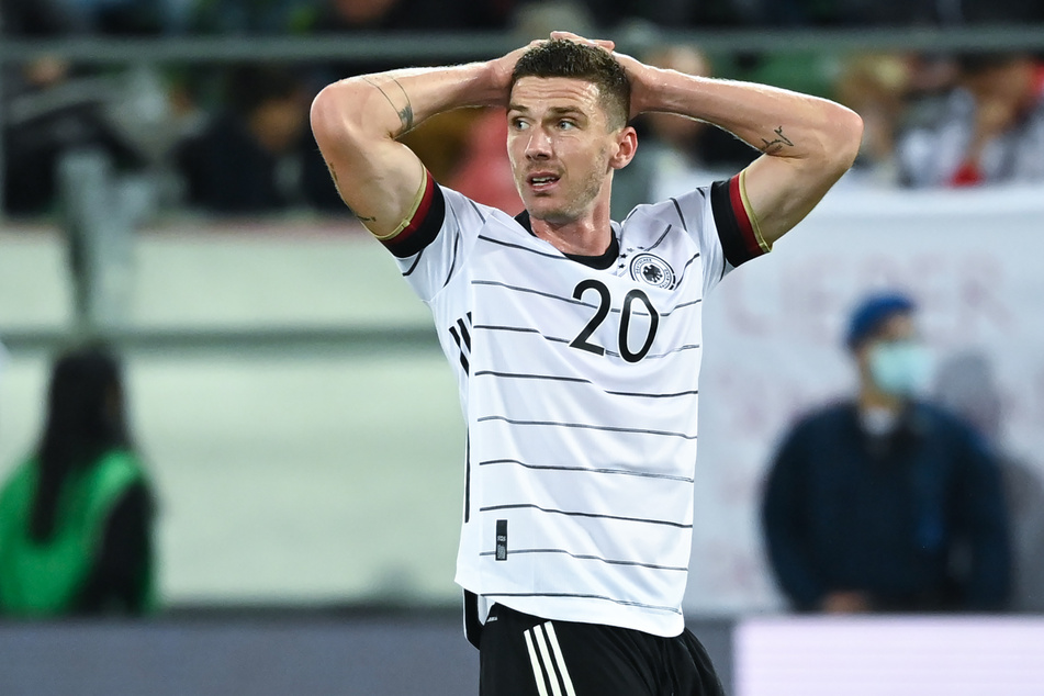 Bittere Nachricht für Robin Gosens (27): Im WM-Qualifikationsspiel der deutschen Nationalmannschaft gegen Liechtenstein erlitt er eine Kapselverletzung im linken Fuß.