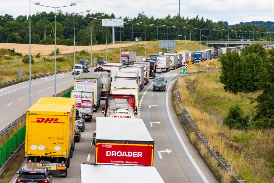 Stau in Richtung Deutschland ist zwischen den Grenzstädten Zgorzelec und Görlitz seit Längerem Alltag.