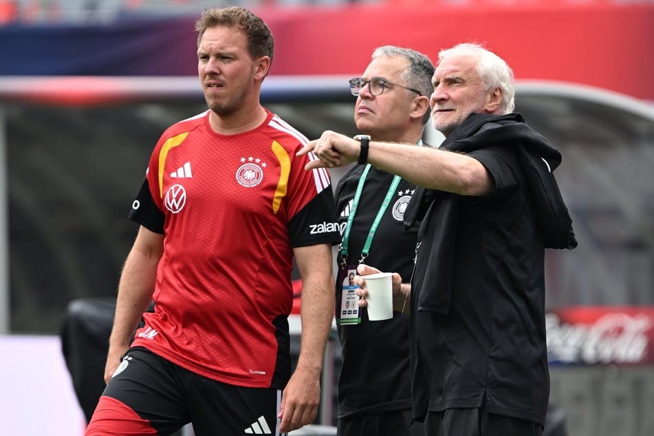 Bitter! Bundestrainer Julian Nagelsmann (38, links) muss bei der WM auf FCB-Youngster Lennart Karl (18) verzichten.