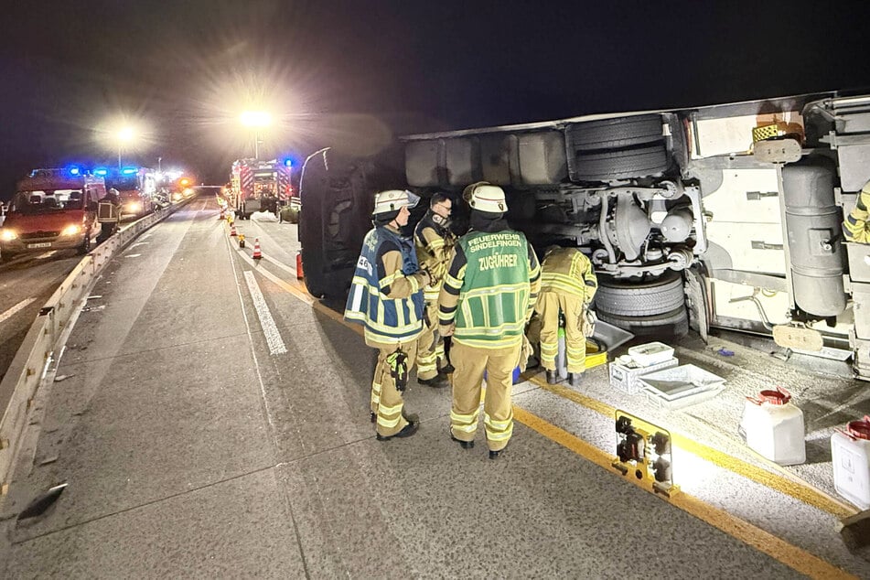 Die Autobahn musste wegen der Bergung des Lkw vollgesperrt werden.