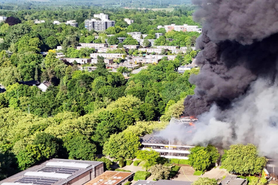Mega-Brand zerstört Realschule und Gymnasium: Das passiert jetzt vor Ort