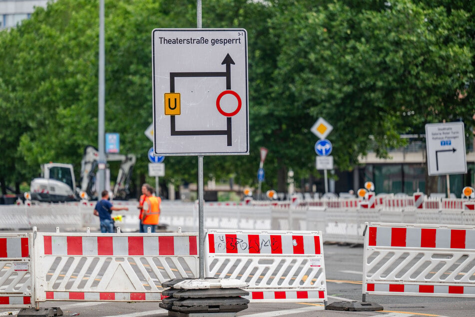 Die Theaterstraße ist zwischen Brücken- und Hartmannstraße voll gesperrt.