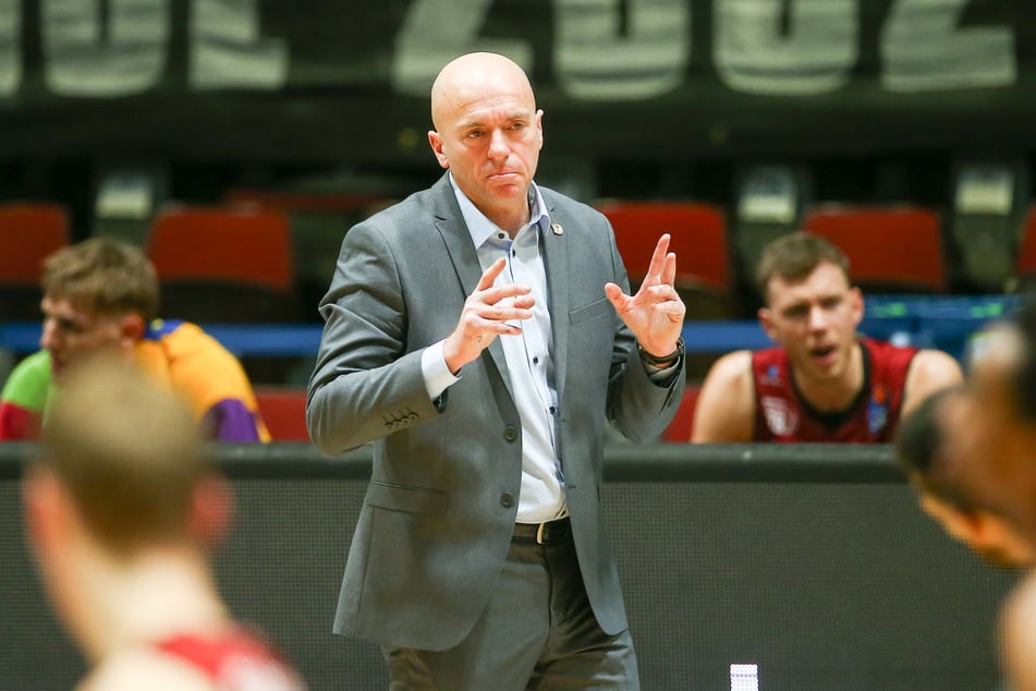 Niners-Trainer Rodrigo Pastore (51) verlor am Freitagabend gegen Alba Berlin. Dennoch schaut der Niners-Coach positiv nach vorn.