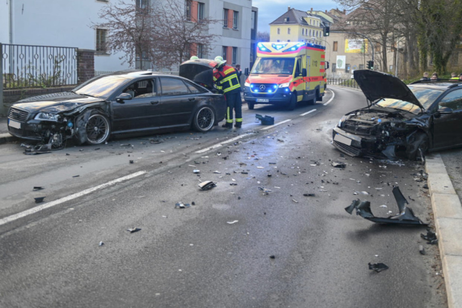 Schwerer Unfall in Sachsen: Betrunkener Fahrer kracht in Gegenverkehr