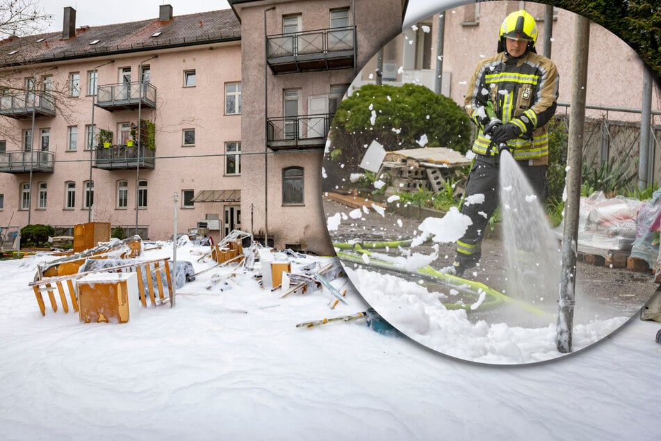 Schon wieder Brand in Heidenau: Feuerwehr flutet Grundstück mit Löschschaum