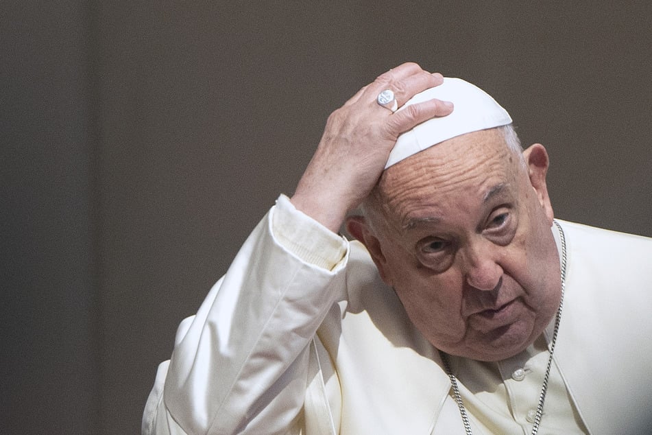 Papst Franziskus (87) ist mit der Wahl des Weihnachtsbaums auf Widerstand gestoßen.