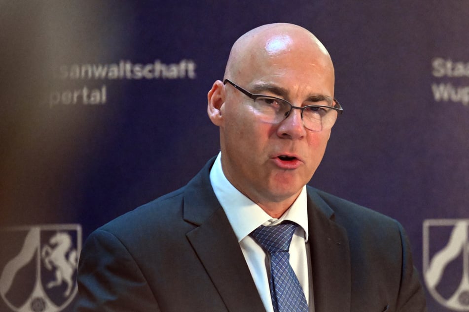 Oberstaatsanwalt Wolf-Tilman Baumert hat am Montag über die Polizeiaktion in NRW informiert.