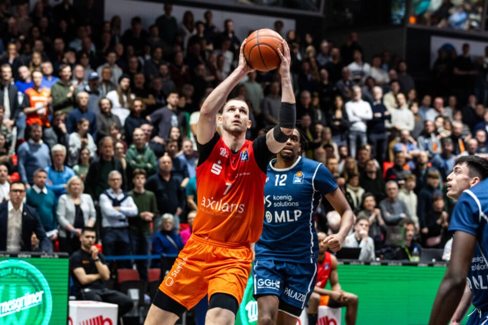 Am Samstag beginnt die interessanteste Phase der Saison - die Play-offs. Jonas Richter (l.) und seine Niners beginnen die Zeit mit einem Heimspiel gegen Heidelberg.