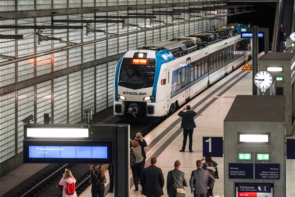 Jung forderte eine Flanieroffensive und sprach sich auch für einen neuen S-Bahn-Tunnel von West nach Ost aus, damit Menschen unter anderem schneller vom Hauptbahnhof zur Red Bull Arena gelangen.
