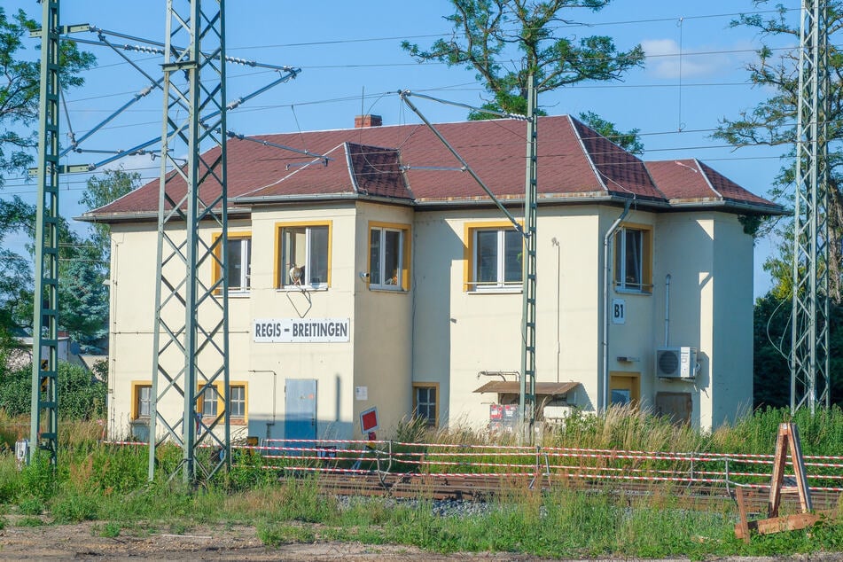 Am Bahnhof im sächsischen Regis-Breitingen hält die S-Bahn von Halle und Leipzig nach Altenburg und Zwickau.