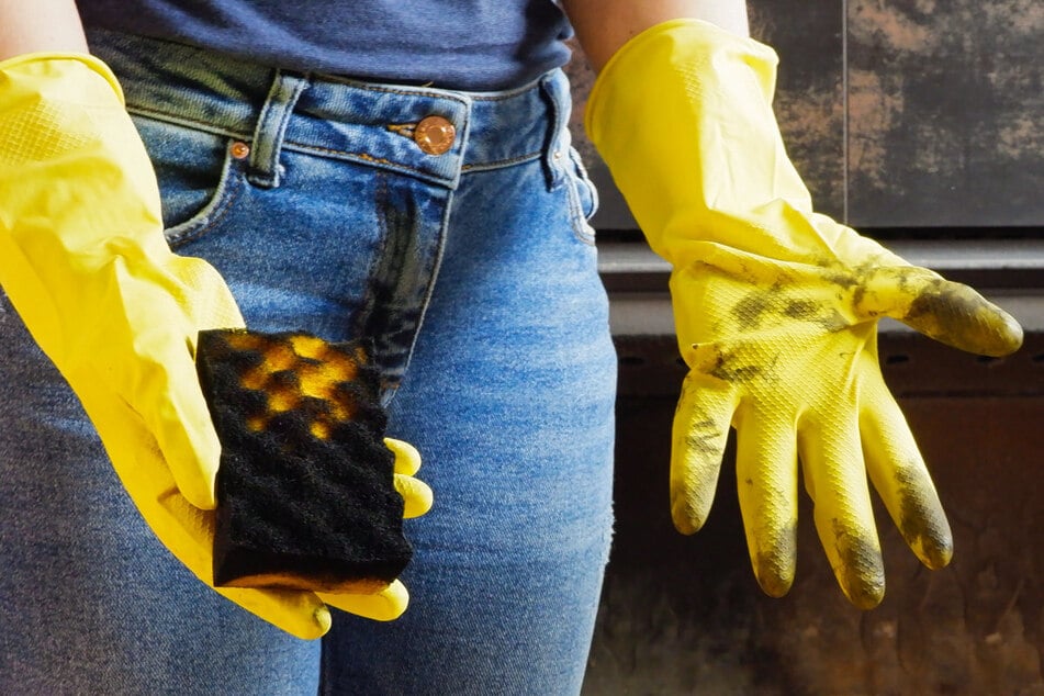 Da war die Stimmung im ... Eimer: Eine Putzkraft entdeckte die Fäkal-Schmierereien in der Ferienwohnung. (Symbolbild)