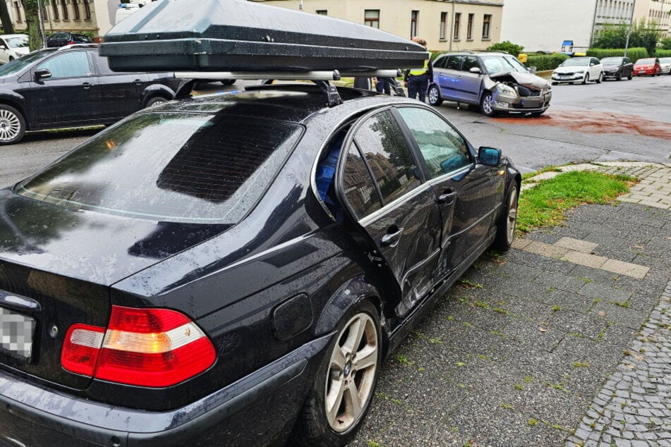 Bei dem Unfall stieß der BMW mit dem Skoda zusammen.