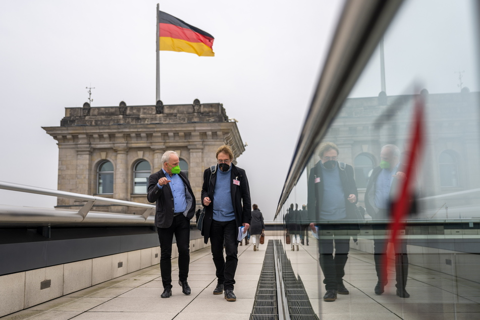 TAG24-Redakteur Bernd Rippert (r.) begleitete den Abgeordneten Bernhard Herrmann für einen Tag im Bundestag.