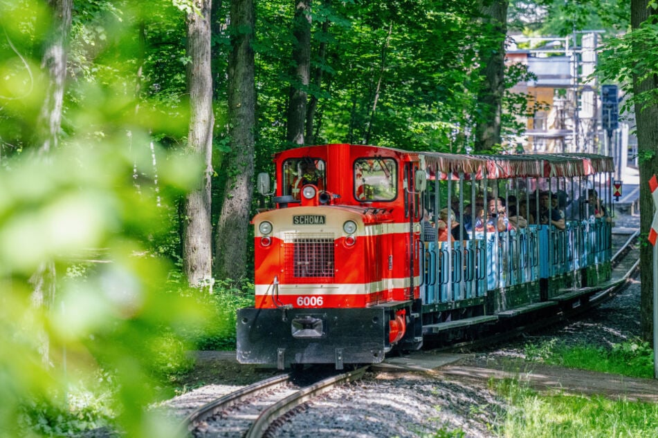 Auch bei der Parkeisenbahn stehen die Kinder im Mittelpunkt.