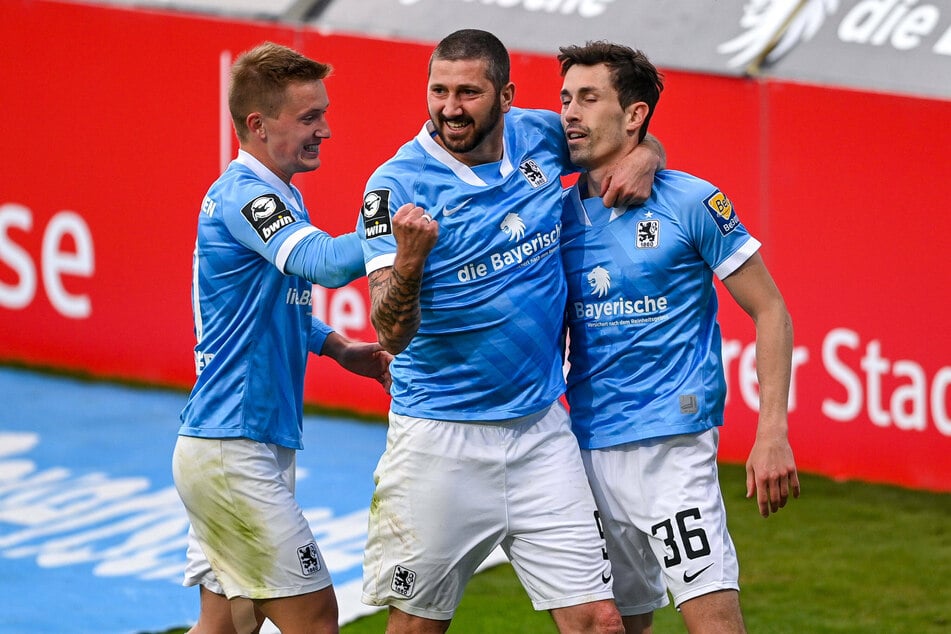 Der Traum vom Aufstieg geht weiter! Der TSV 1860 München hat am 35. Spieltag der 3. Liga gegen den 1. FC Kaiserslautern einen Sieg eingefahren.