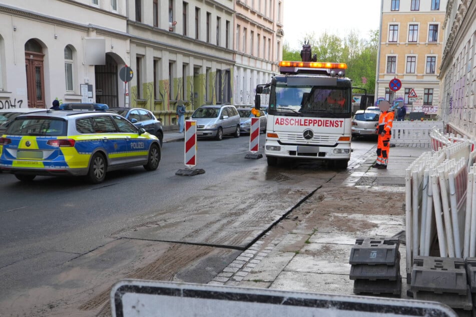 Aufgrund des Rohrbruchs breitete sich jede Menge Schlamm in der Wiebelstraße aus.