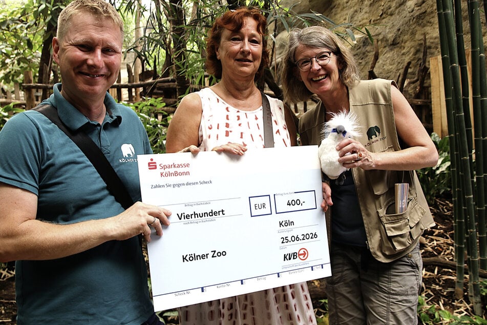 Zum Schutz asiatischer Singvögel: KVB überreichen Kölner Zoo Spende