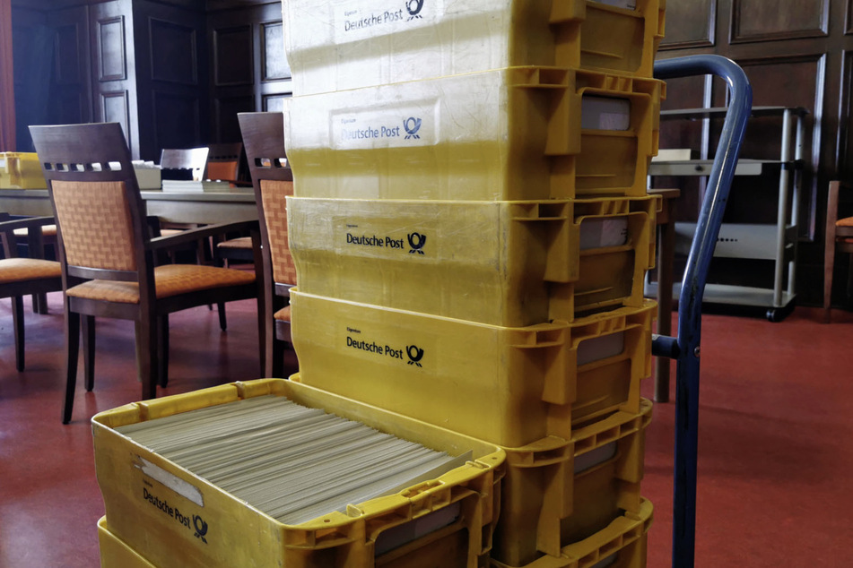 Rund 2200 Kuverts mit Briefwahl-Unterlagen haben am Donnerstag das Sonneberger Rathaus verlassen.
