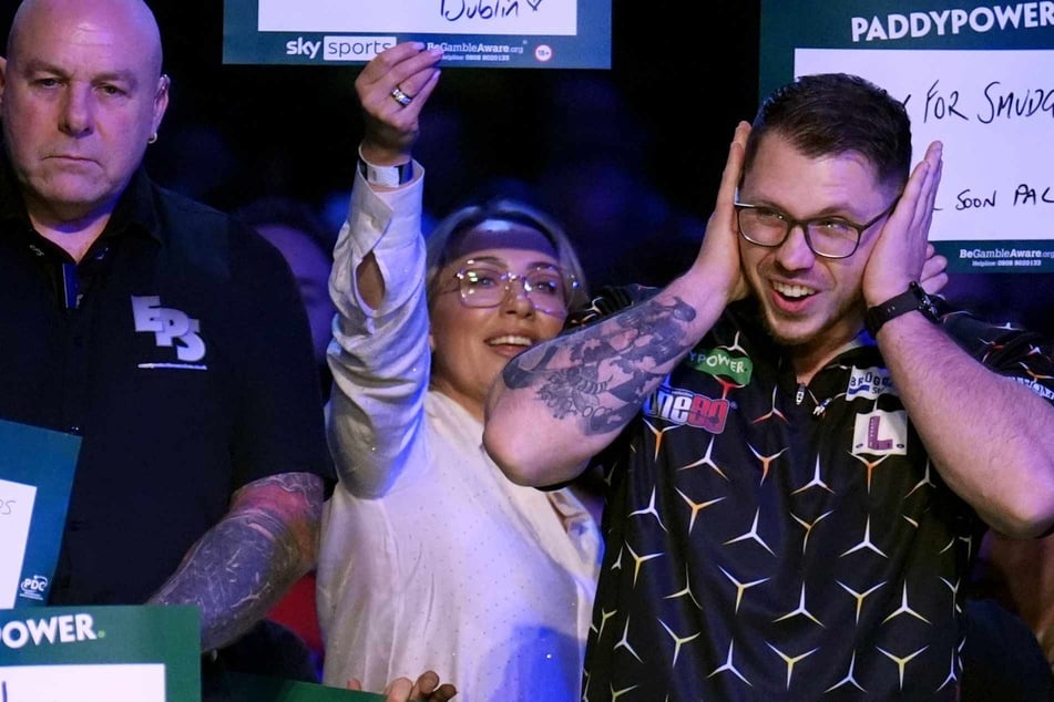 Erster deutscher Rückschlag bei der Darts-WM: Debütant fliegt sofort raus!