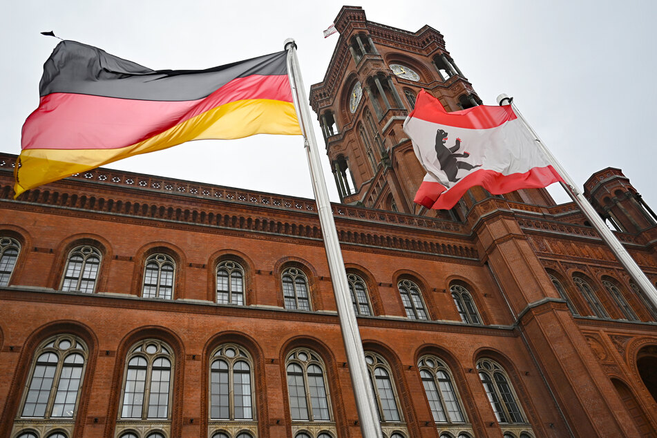 Das Rote Rathaus in Berlin ist der Sitz der Regierenden Bürgermeisterin Franziska Giffey (44, SPD) sowie des Berliner Senats.