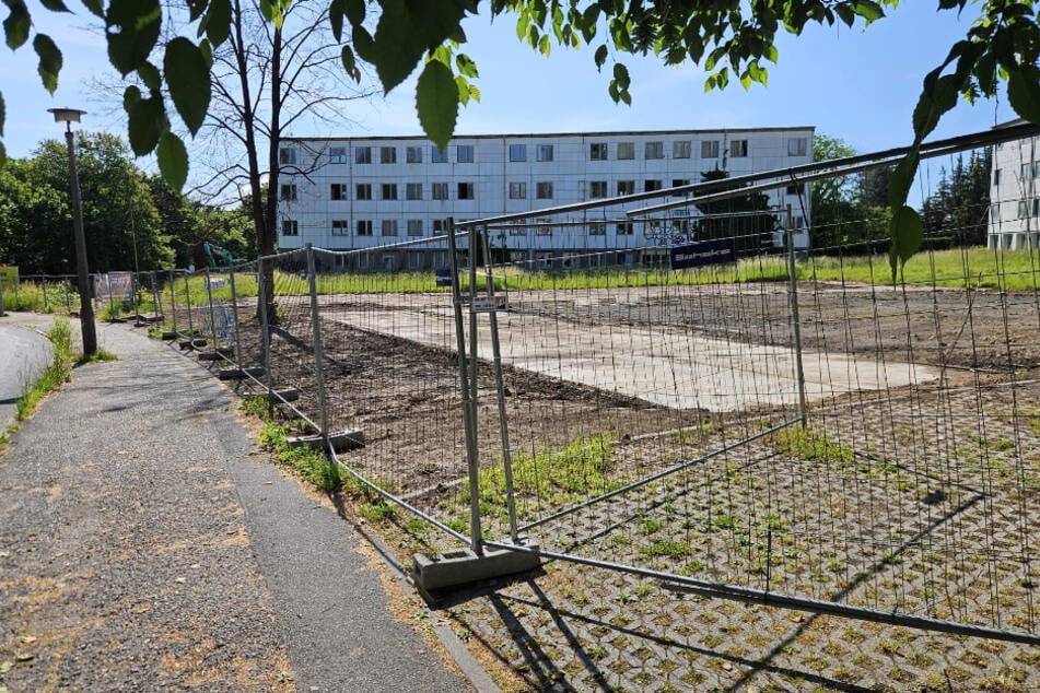 Die Brandreste wurden beseitigt. Der Eigentümer will jetzt Wohnhäuser errichten.