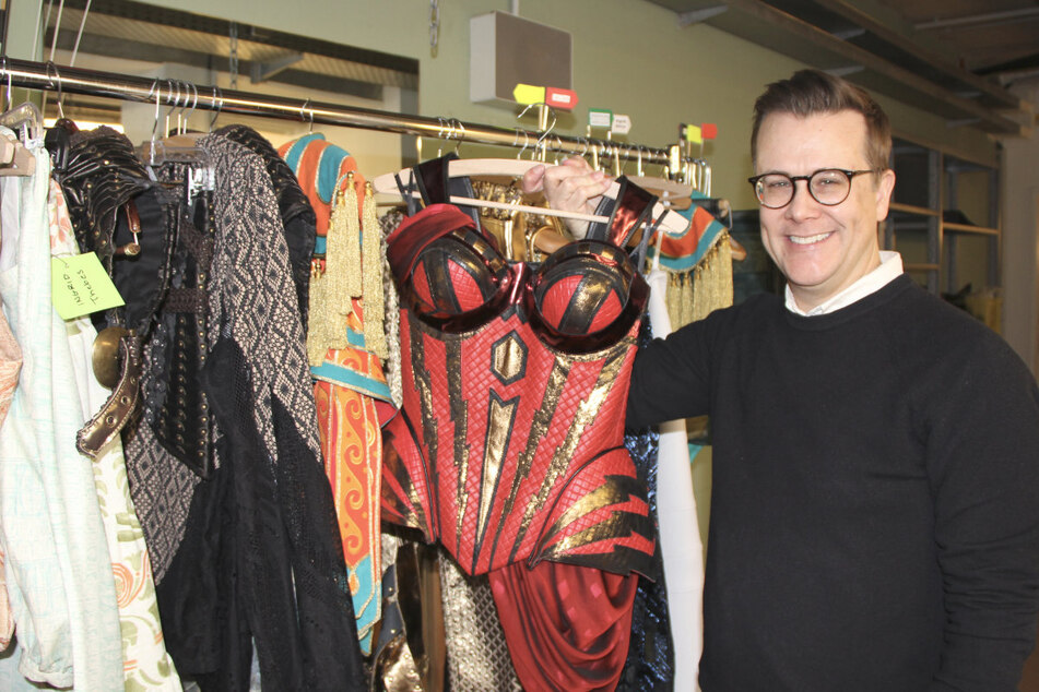 Auch dem Kostümdesigner Sky Switser (45) haben es die Looks der Musen angetan. Seit mehr als 20 Jahren designt er für Shows am Broadway. In Hamburg begleitete er zuletzt die Produktionen von "Aladdin" und "Pretty Woman".