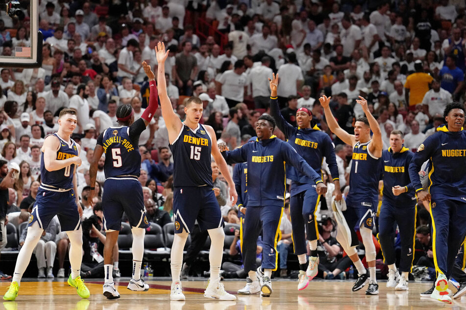 Nikola Jokić (3rd from l.) had 23 points and 12 rebounds as the Denver Nuggets beat the Miami Heat 108-95.