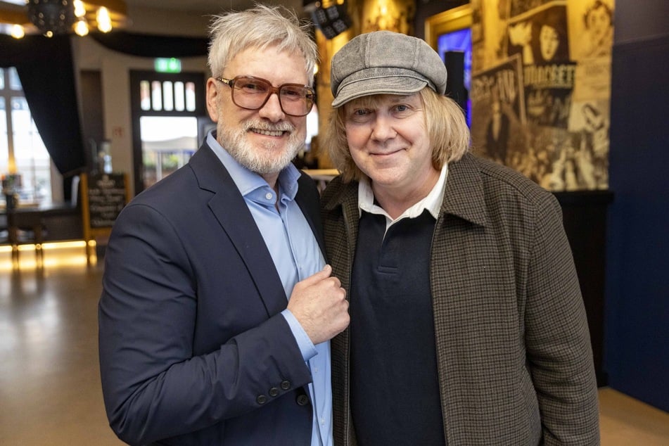 Theaterleiter Olaf Becker (l.) freut sich über den Besuch von "Prinz" Tobias Künzel.