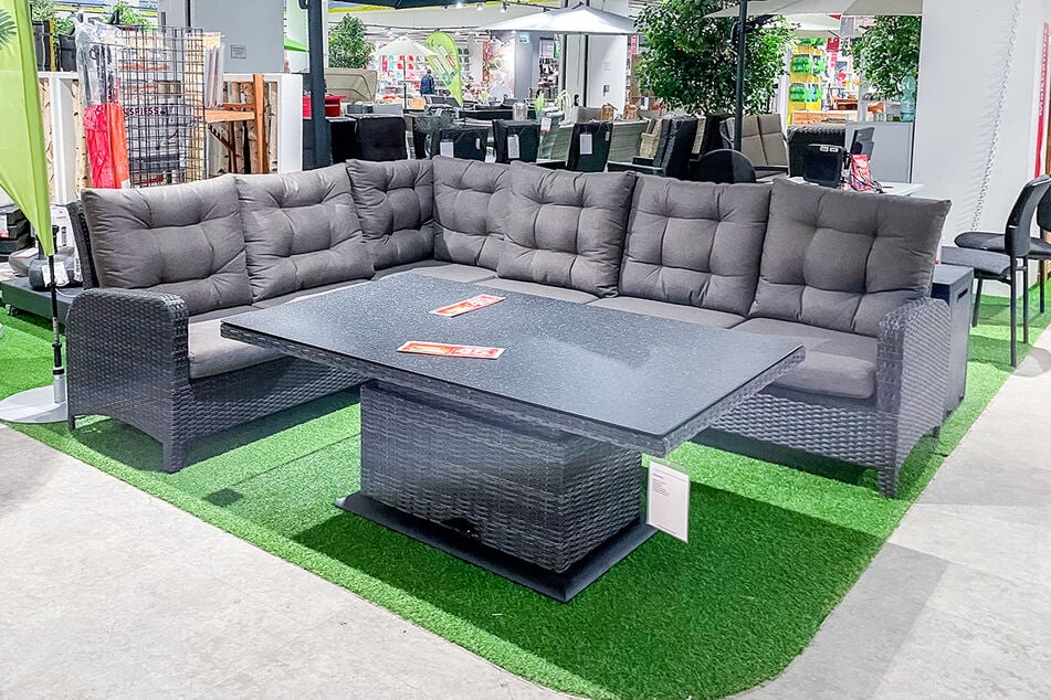 Höffner gibt gerade hohe Sonderrabatte auf Gartenmöbel