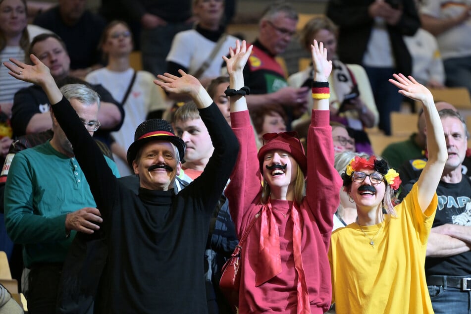 Viele deutsche Fans sind voller Freude heute Abend im dänischen Hering dabei.