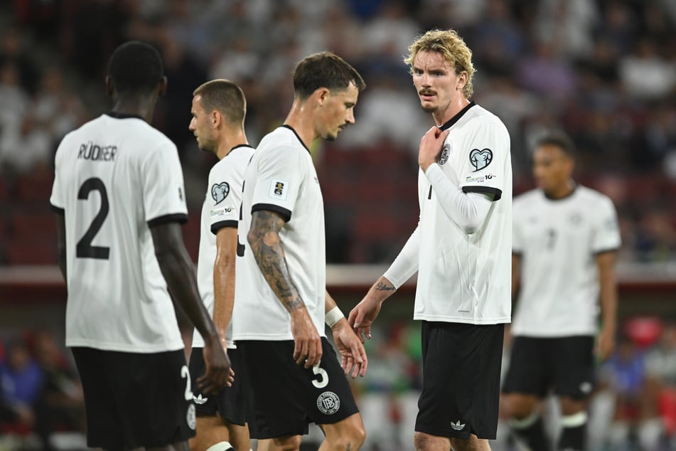 Nick Woltemade (23, r.) sollte seine hervorragende Form aus England eigentlich für die Nationalmannschaft auf den Rasen bringen. Jetzt steht sein Einsatz auf der Kippe.
