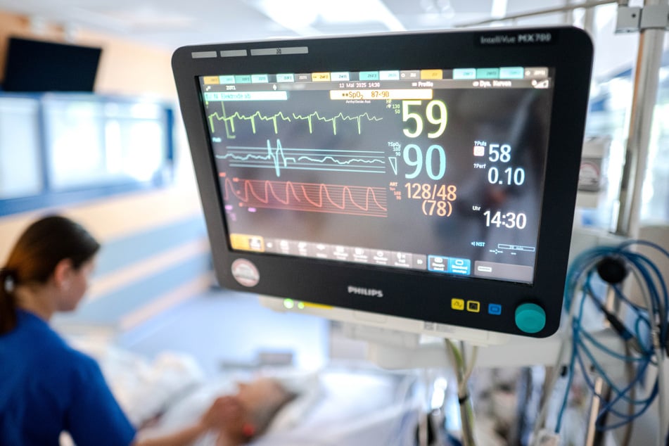 Der 32-Jährige lag gemeinsam mit dem Senior auf der Intensivstation einer Kölner Klinik. (Symbolfoto)