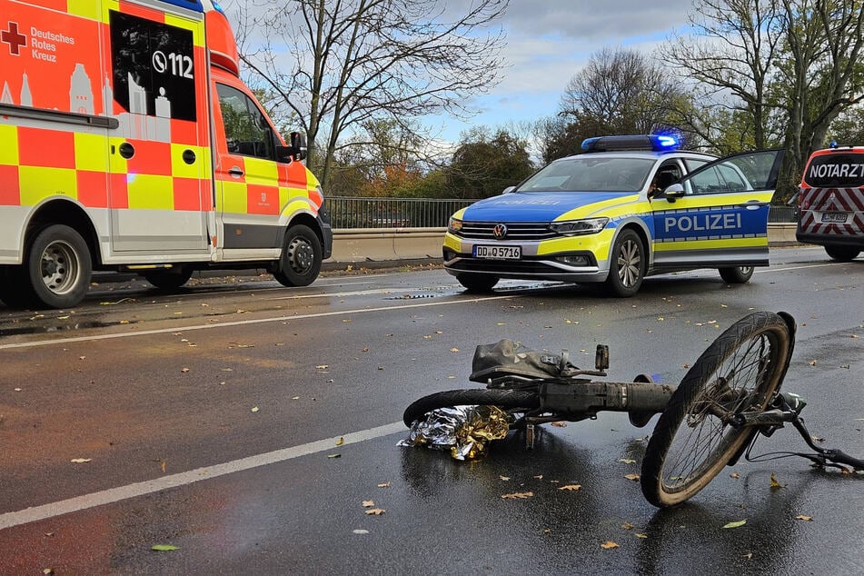 Angaben der Polizei Leipzig zufolge, kam es zu einer Kollision zwischen einem Autofahrer und zwei Radfahrern.