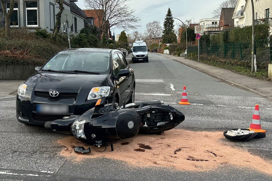 Der Motorradfahrer kam schwer verletzt in ein Krankenhaus.