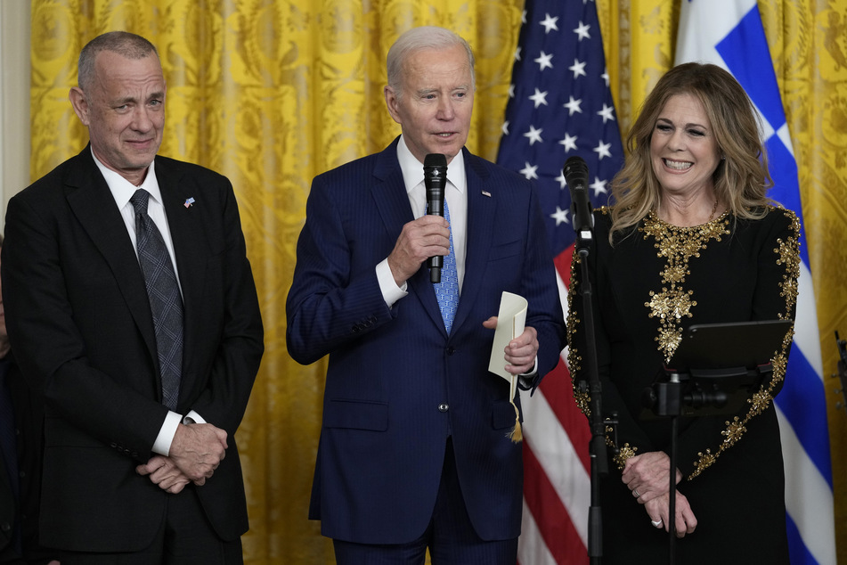 Feierten am 29. März im Weißen Haus den griechischen Unabhängigkeitstag: Tom Hanks und Rita Wilson zusammen mit US-Präsident Joe Biden (80, M.).