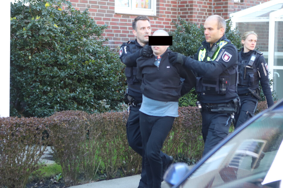 Hamburg: Er soll seine Ex mit einer Waffe bedroht haben: Mann bei SEK-Einsatz festgenommen