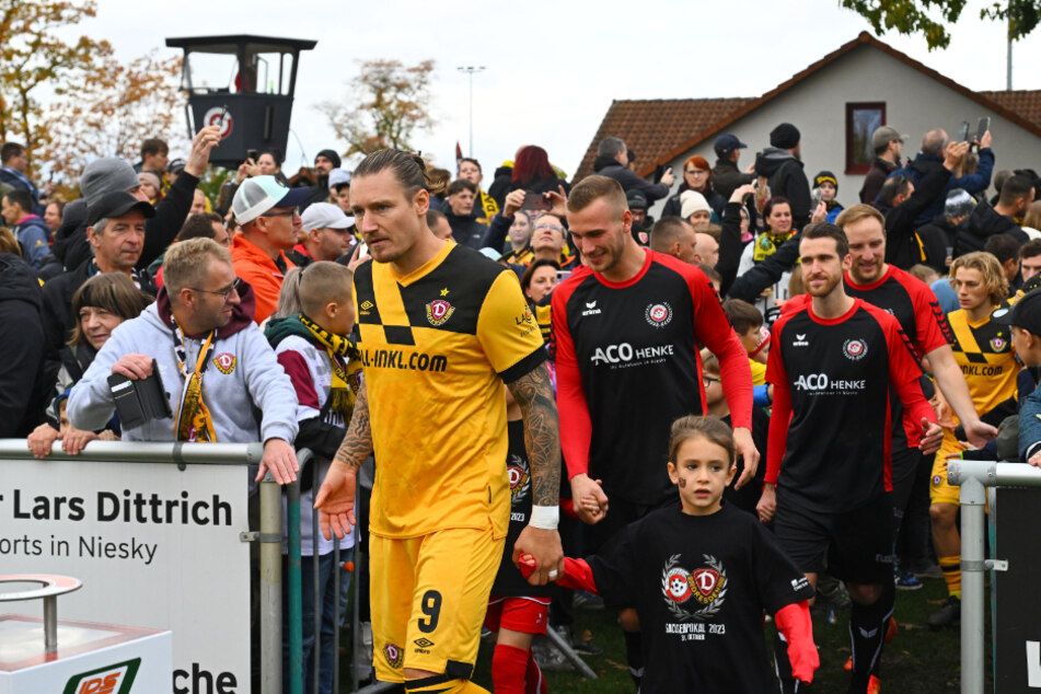 Der VfB Glauchau ist die nächste Pokalhürde für Manuel Schäffler (34, vorn) und Co.