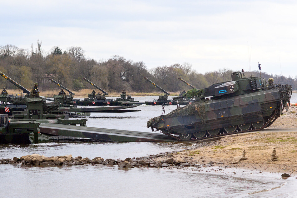 Auf einem Truppenübungsplatz in Sachsen-Anhalt sind zwei Panzer vom Modell "Puma" ineinander gefahren. (Archivbild)