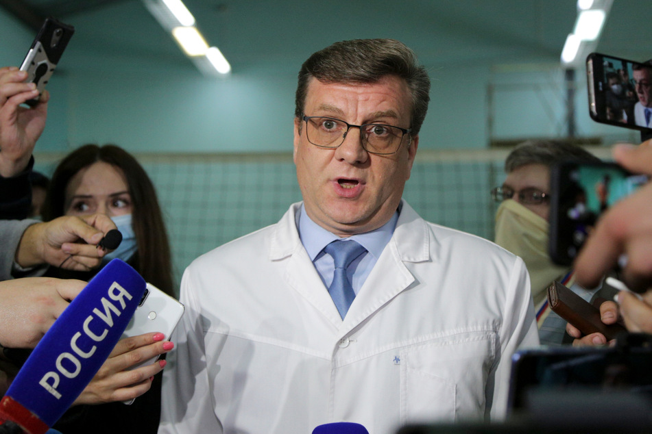 Omsk am 21. August 2020: Alexander Murachowski, damals Chefarzt des Ambulanzkrankenhauses Nr. 1, sprach bei einer Pressekonferenz über den Gesundheitszustand von A. Nawalny.