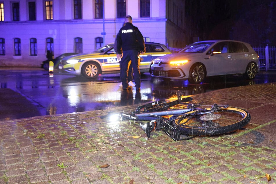 Beim Abbiegen in die Schloßstraße kam es zu dem Unfall.