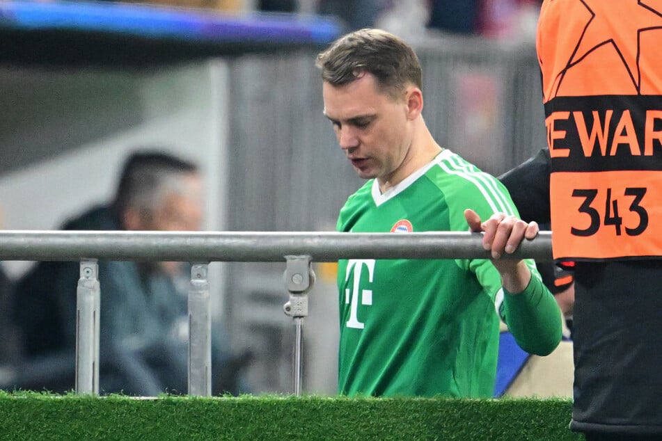 Nach knapp einer Stunde war für Bayern-Kapitän Manuel Neuer (38) Schluss. Er musste verletzt vom Platz.