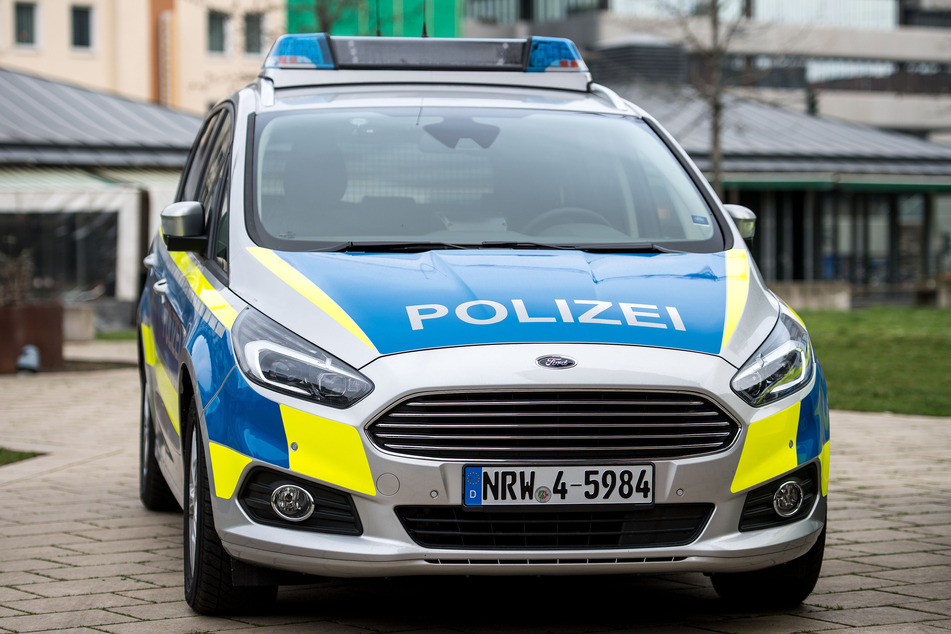 Streifenwagen in NRW werden nun geortet, Minister Reul: "Egal, wenn Beamter sich ein Brötchen holt!"