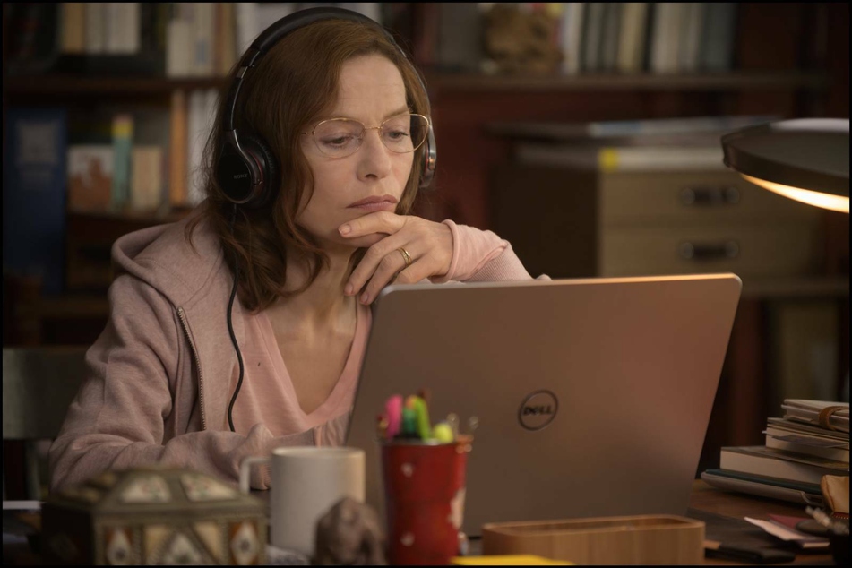 Patience Portefeux (Isabelle Huppert) ist genervt von ihrem schlecht bezahlten Job als Übersetzerin.